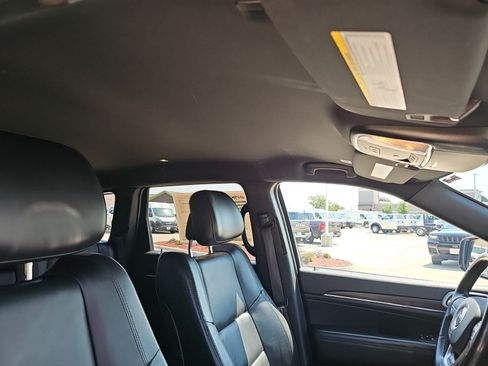 Used 2019 Jeep Grand Cherokee Limited AWD/4WD image 12