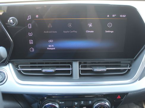 New 2025 Chevrolet Trax LT w/ Driver Confidence Package image 30