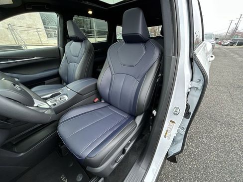 Certified 2026 INFINITI QX60 Sport w/ Dark Cargo Package image 15