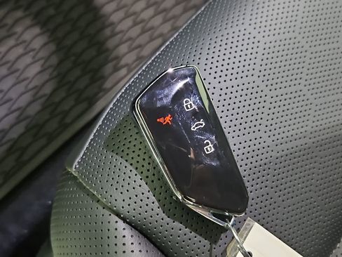 New 2025 Volkswagen ID.4 Pro S image 38