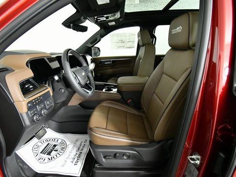 New 2026 Chevrolet Suburban High Country image 5