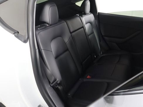 Used 2021 Tesla Model Y Long Range image 34