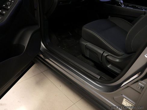 Used 2023 Nissan Rogue S AWD/4WD image 22