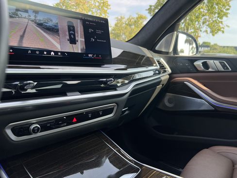 Used 2025 BMW X7 M60i AWD/4WD image 30