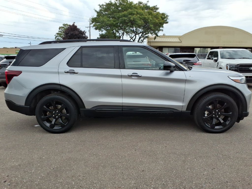 Certified 2023 Ford Explorer ST-Line AWD/4WD image 6