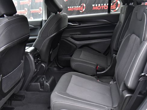 Used 2023 Jeep Grand Cherokee L Laredo image 35