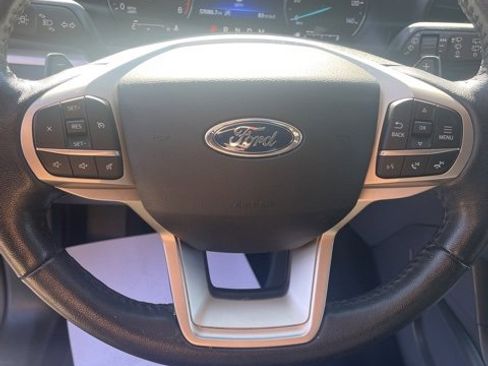 Used 2020 Ford Explorer XLT w/ Comfort Package image 15