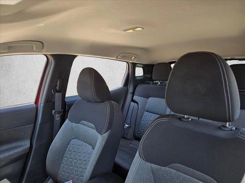 Used 2025 Nissan Kicks SV AWD/4WD image 16