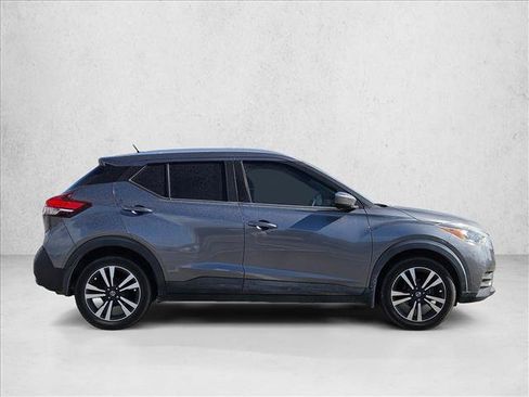 Used 2018 Nissan Kicks SV FWD image 4