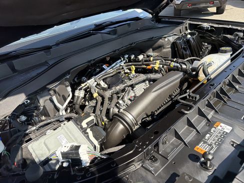 Used 2025 Ford Explorer Active RWD image 21