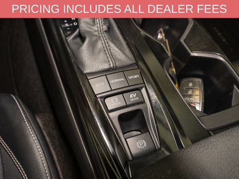 Used 2025 Toyota Camry SE FWD image 16