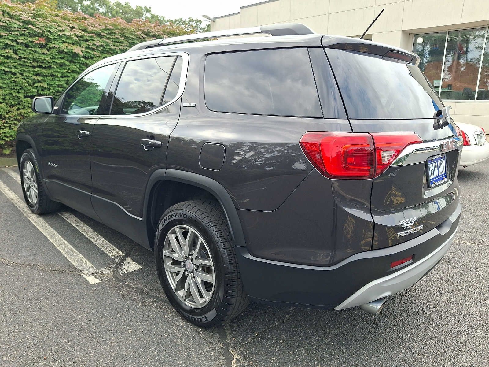 Used 2019 GMC Acadia SLE AWD/4WD image 4