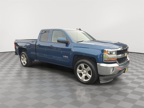 Used 2017 Chevrolet Silverado 1500 LT w/ Texas Edition RWD image 3