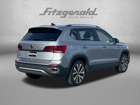 Used 2024 Volkswagen Taos SE FWD image 8