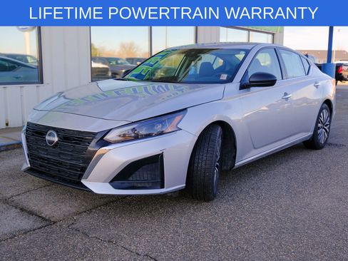 Used 2024 Nissan Altima 2.5 SV image 1