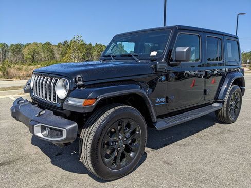 Certified 2025 Jeep Wrangler Sahara 4xe image 60