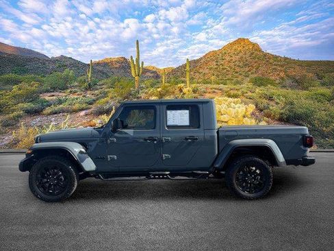 Used 2025 Jeep Gladiator Sport AWD/4WD image 8