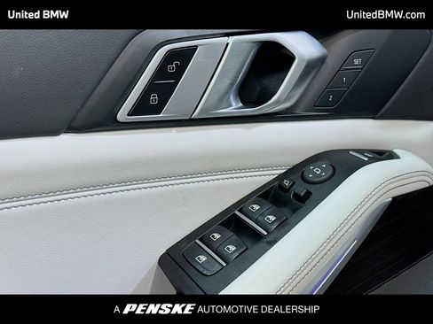 Used 2024 BMW X5 sDrive40i w/ Premium Package RWD image 3
