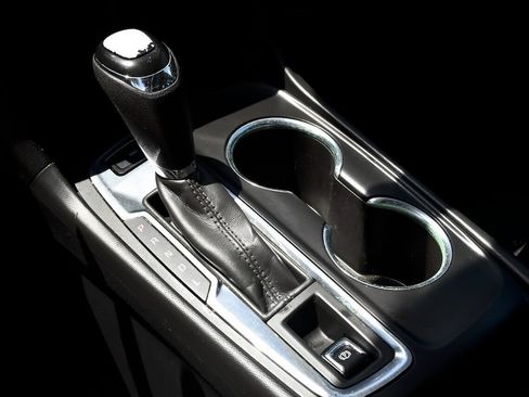 Used 2021 Chevrolet Equinox LT w/ Driver Convenience Package image 25