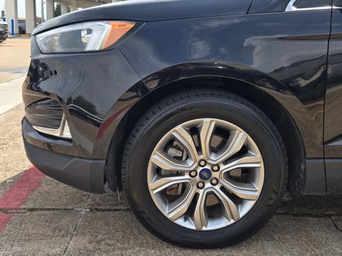 Used 2022 Ford Edge Titanium AWD/4WD image 5