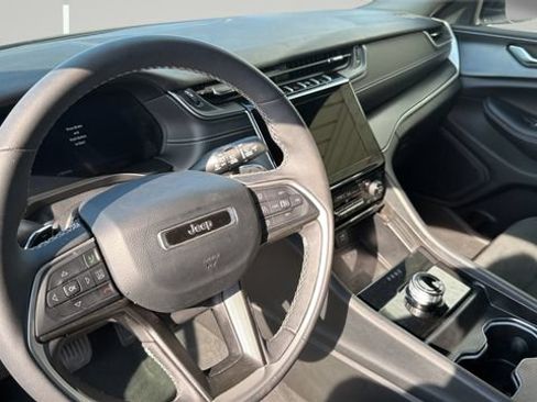 Used 2024 Jeep Grand Cherokee L Altitude AWD/4WD image 9