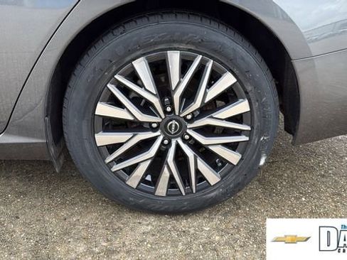 Used 2025 Nissan Altima 2.5 SV FWD image 6