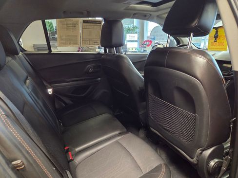 Used 2018 Chevrolet Trax LT w/ Sun & Sound Package image 62