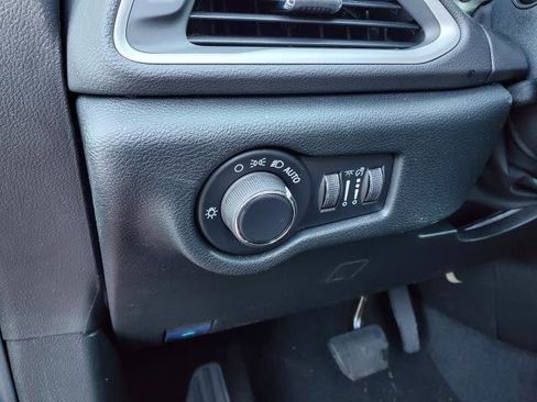 Used 2026 Chrysler Voyager LX image 8