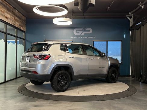 Used 2020 Jeep Compass Sport AWD/4WD image 3