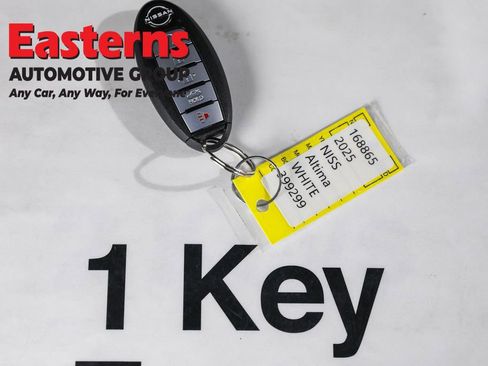 Used 2025 Nissan Altima 2.5 SV image 25