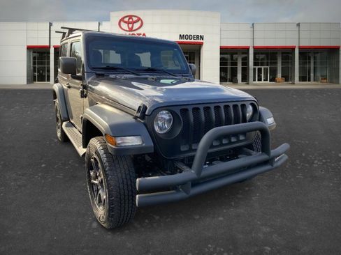 Used 2018 Jeep Wrangler Sport image 3