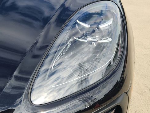 Certified 2025 Porsche Macan image 9