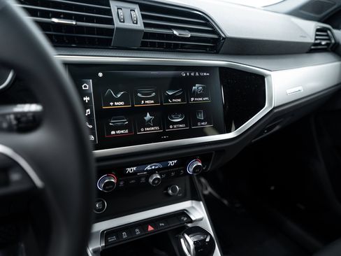 New 2025 Audi Q3 2.0T Premium image 12