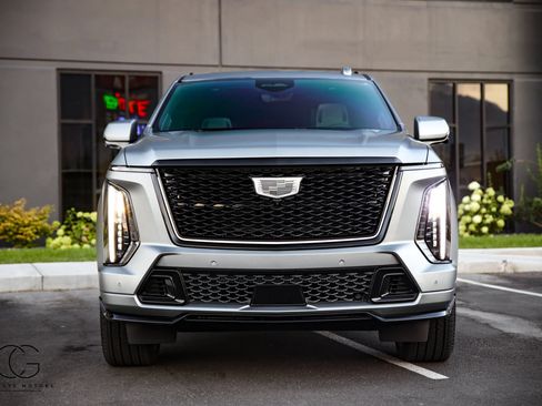 Used 2025 Cadillac Escalade V w/ LPO, ONYX Package AWD/4WD image 21