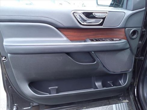 New 2022 Lincoln Navigator 4WD image 38