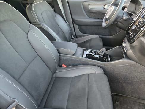 Used 2022 Volvo XC40 T5 R-Design w/ Advanced Package image 7