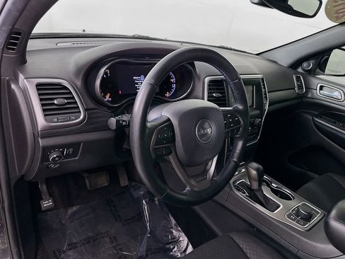 Used 2019 Jeep Grand Cherokee Laredo AWD/4WD image 14