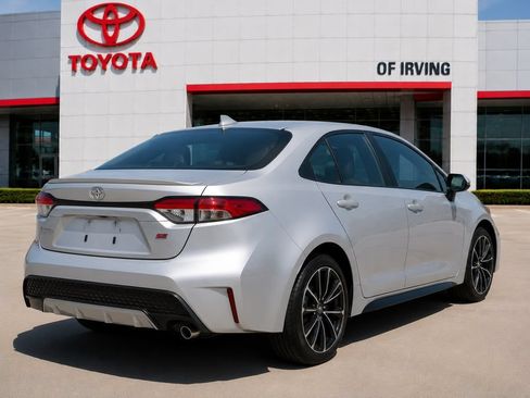Used 2023 Toyota Corolla SE FWD image 3