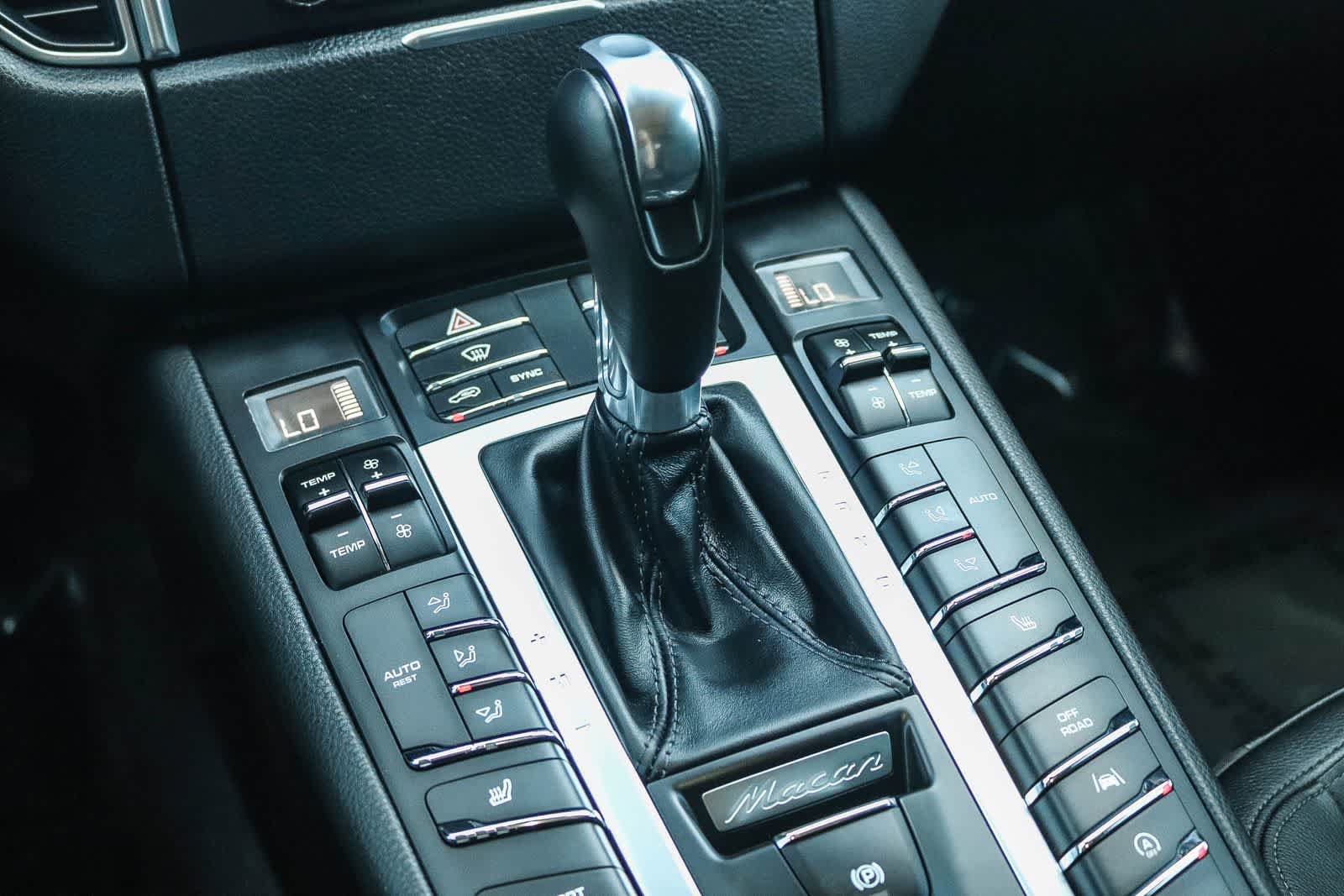 Used 2018 Porsche Macan AWD/4WD image 22