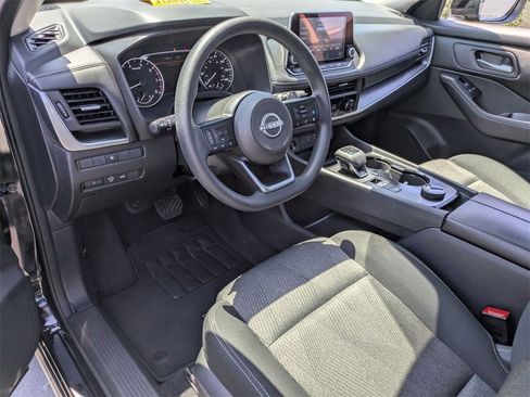 Used 2024 Nissan Rogue SV image 17