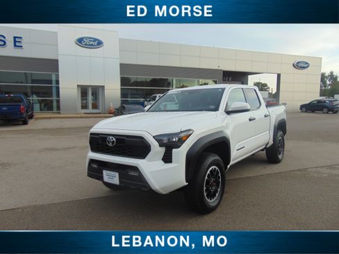 Used 2025 Toyota Tacoma Limited image 1