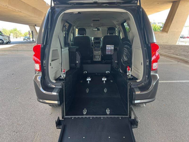 Used 2019 Dodge Grand Caravan SE w/ UConnect Hands-Free Group FWD image 43