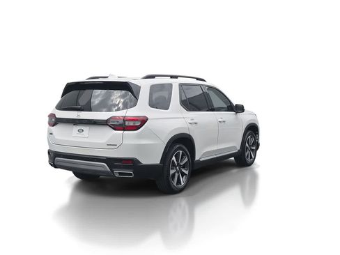 Used 2025 Honda Pilot Touring image 8