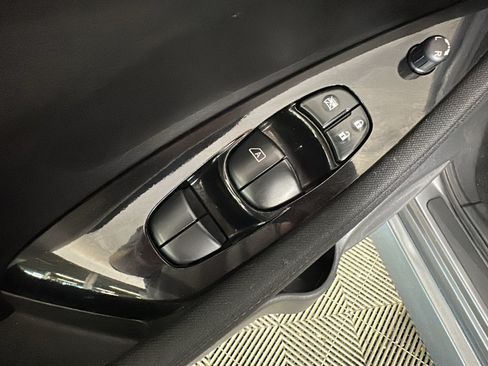 Used 2022 Nissan Leaf SV w/ SV Technology Package FWD image 10