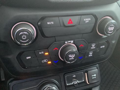 Used 2018 Jeep Renegade Trailhawk w/ Safety & Security Group AWD/4WD image 16
