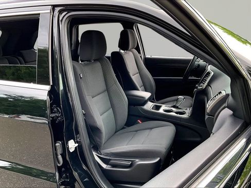 Used 2019 Jeep Grand Cherokee Laredo RWD image 19