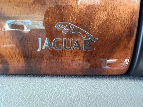 Used 2004 Jaguar XJ8 image 24