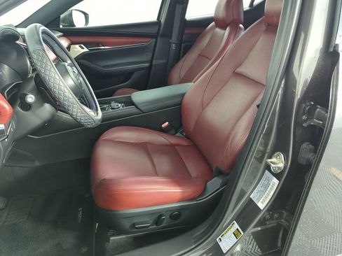 Used 2019 MAZDA MAZDA3 Hatchback w/ Premium Package image 12