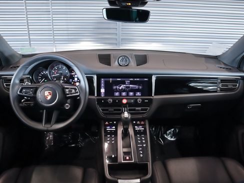 Certified 2026 Porsche Macan AWD/4WD image 14