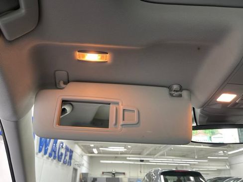 Used 2023 Volkswagen Jetta SE w/ Panoramic Sunroof Package FWD image 24